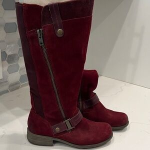 Earth Origins Red/Burgundy Suede Winter Boots